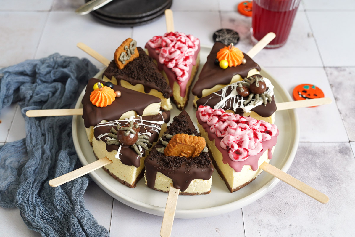 Halloween Cheesecakes on Sticks | Bake to the roots