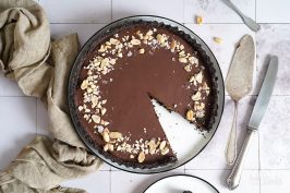Snickers Tarte (ohne Snickers) | Bake to the roots