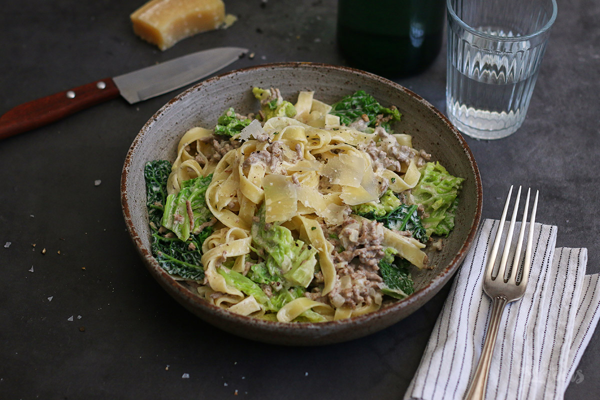 Tagliatelle mit Wirsing und Hackfleisch | Bake to the roots | Bake to ...