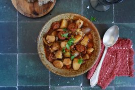 Eintopf mit Rosenkohl, Kartoffeln & Chorizo | Bake to the roots