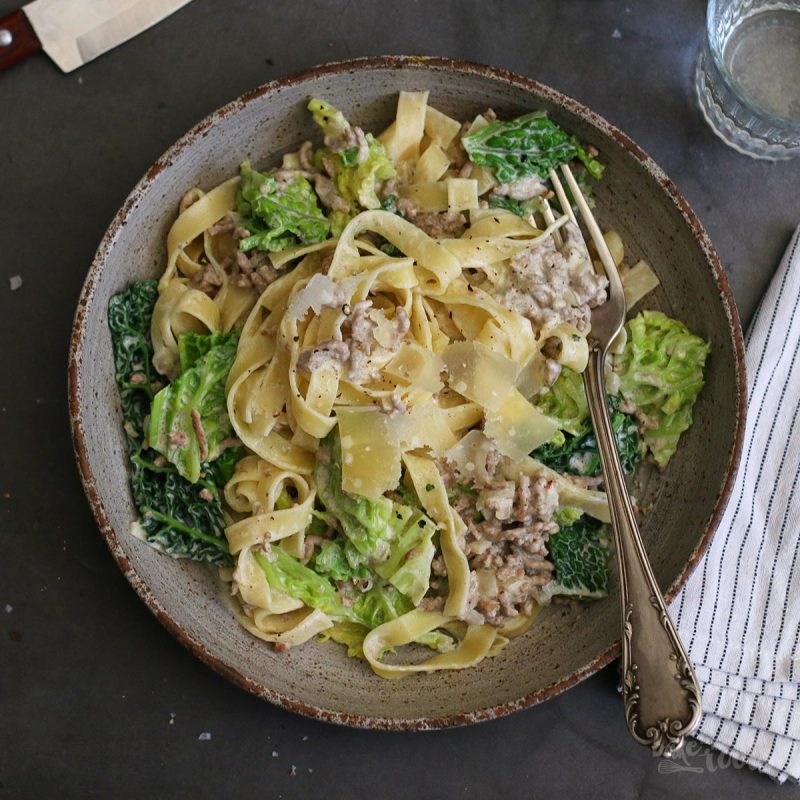 Tagliatelle mit Wirsing und Hackfleisch | Bake to the roots