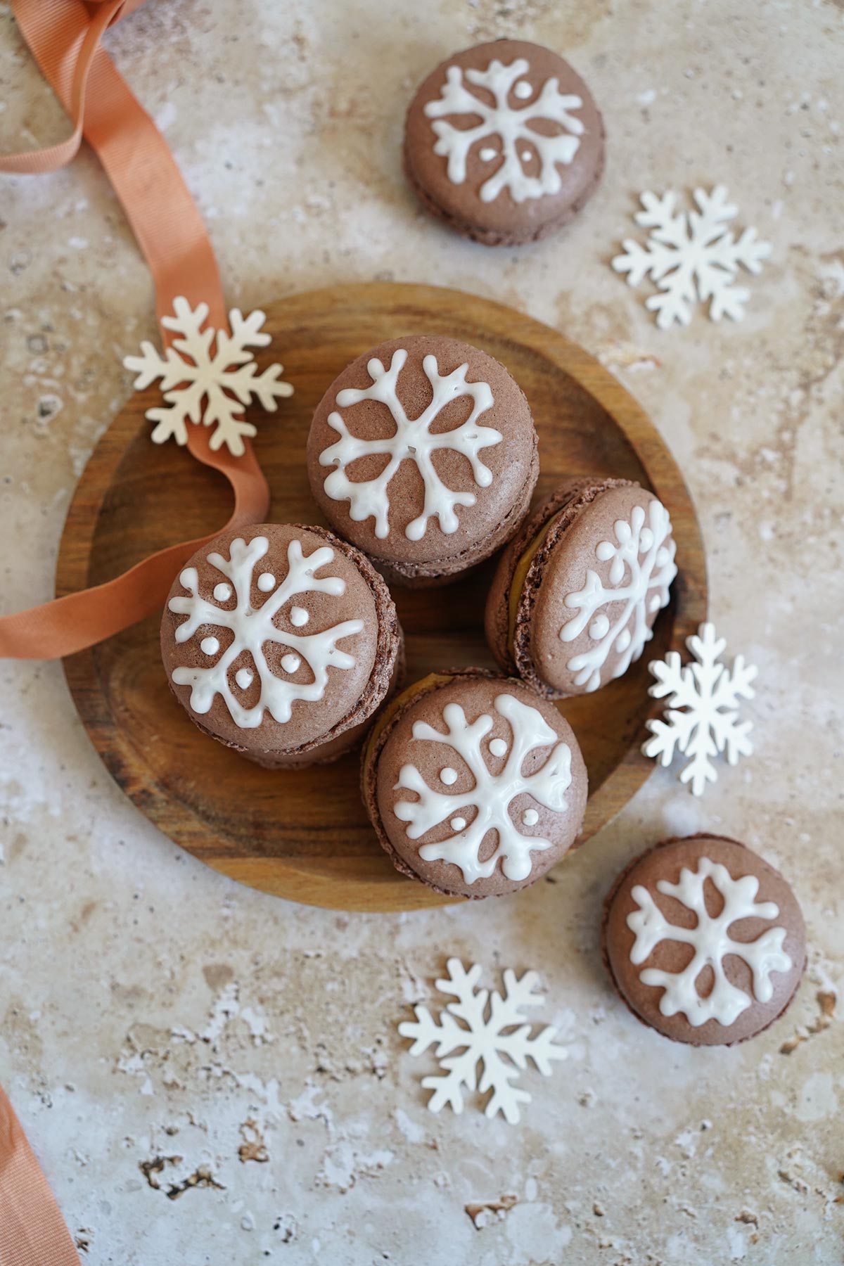 Schokolade Macarons mit Haselnuss Praliné Creme | Bake to the roots