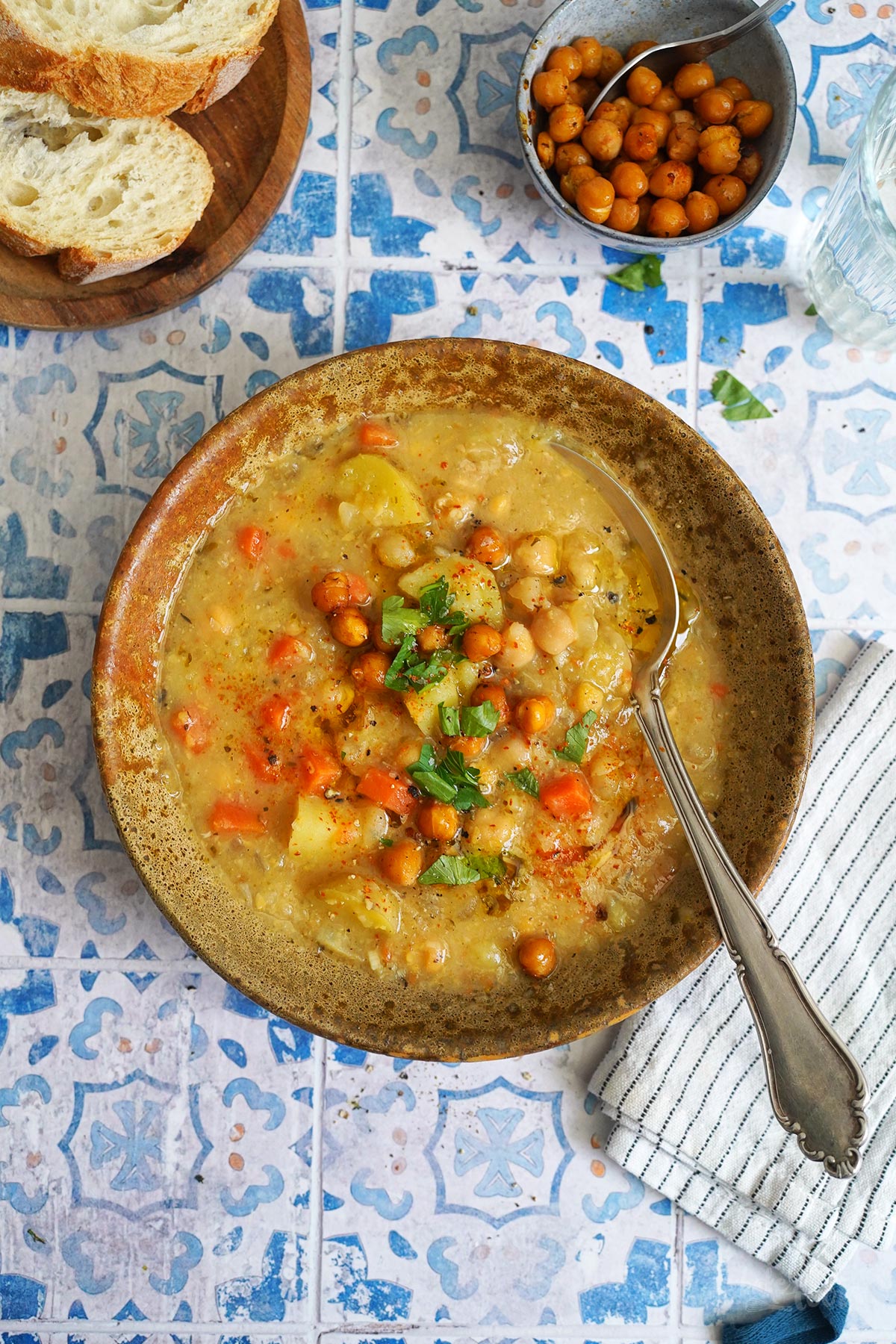 Vegane Kichererbsen & Kartoffeln Suppe | Bake to the roots