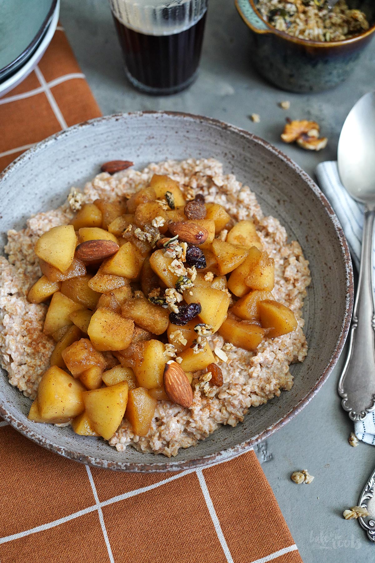 Apple Pie Oatmeal with Granola | Bake to the roots