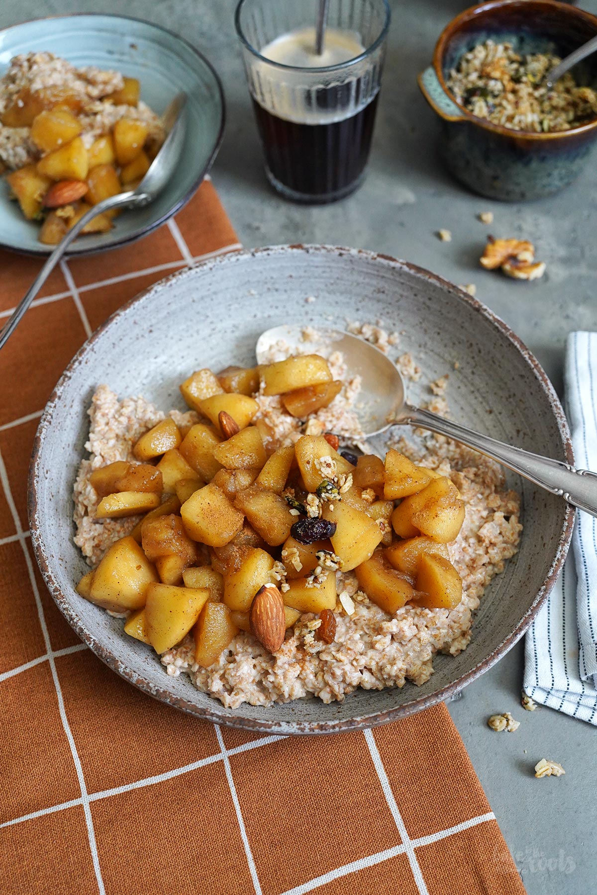 Apple Pie Oatmeal with Granola | Bake to the roots
