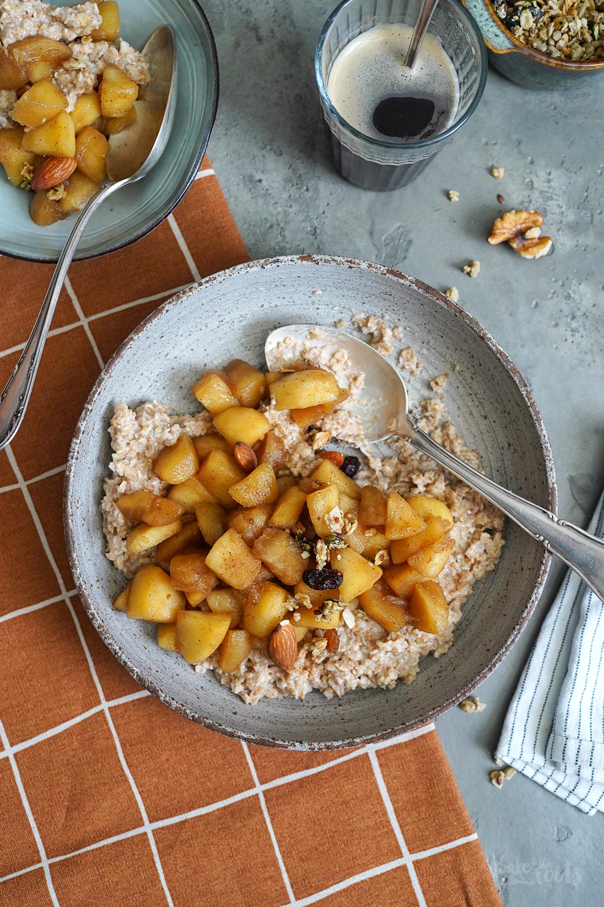Apple Pie Porridge mit Granola | Bake to the roots