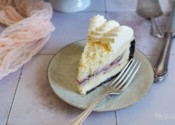 White Chocolate Raspberry Cheesecake | Bake to the roots