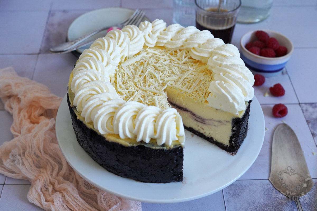 White Chocolate Raspberry Cheesecake | Bake to the roots