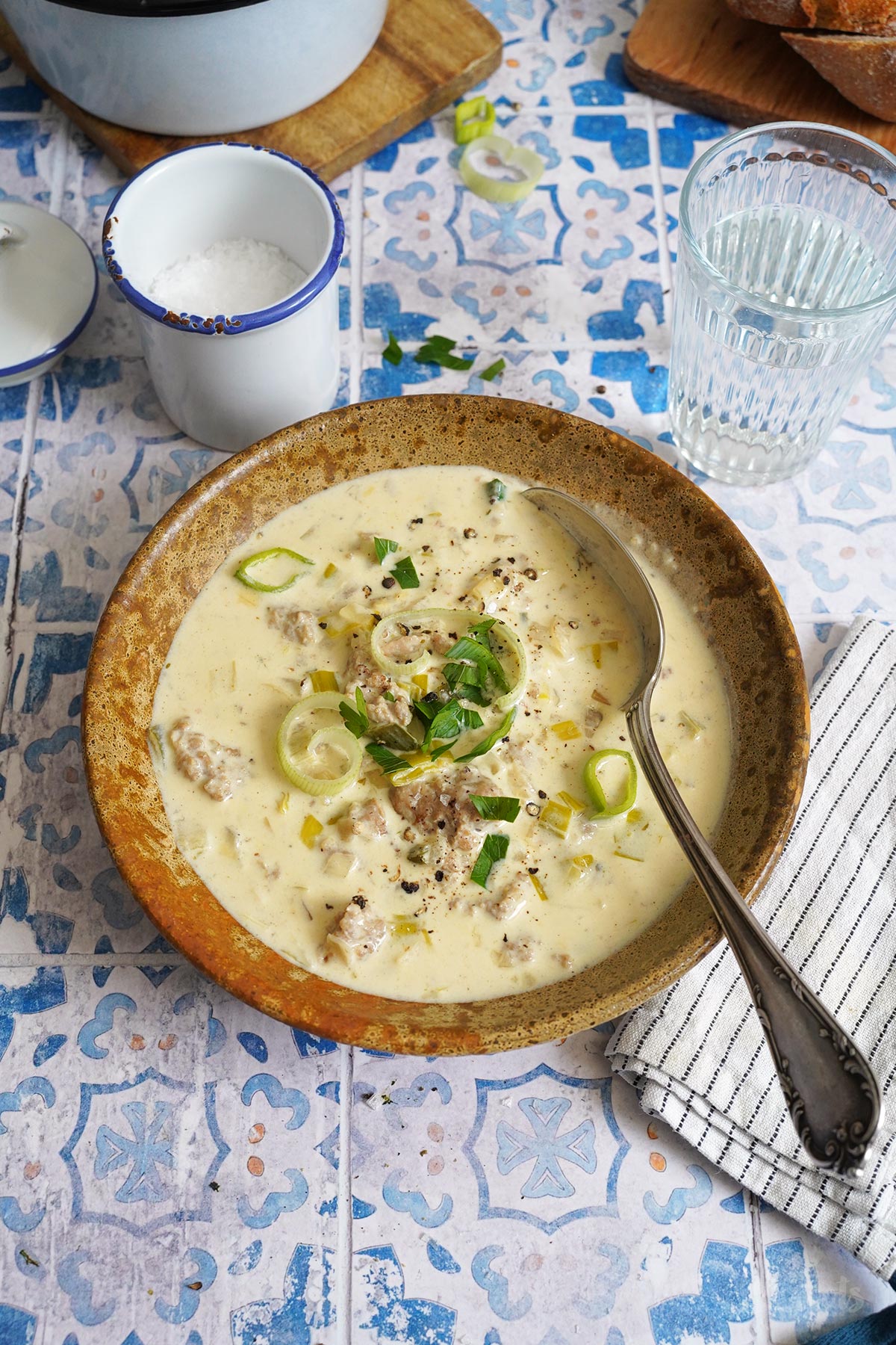 Käse &amp; Lauch Suppe (mit Bratwurst) | Bake to the roots