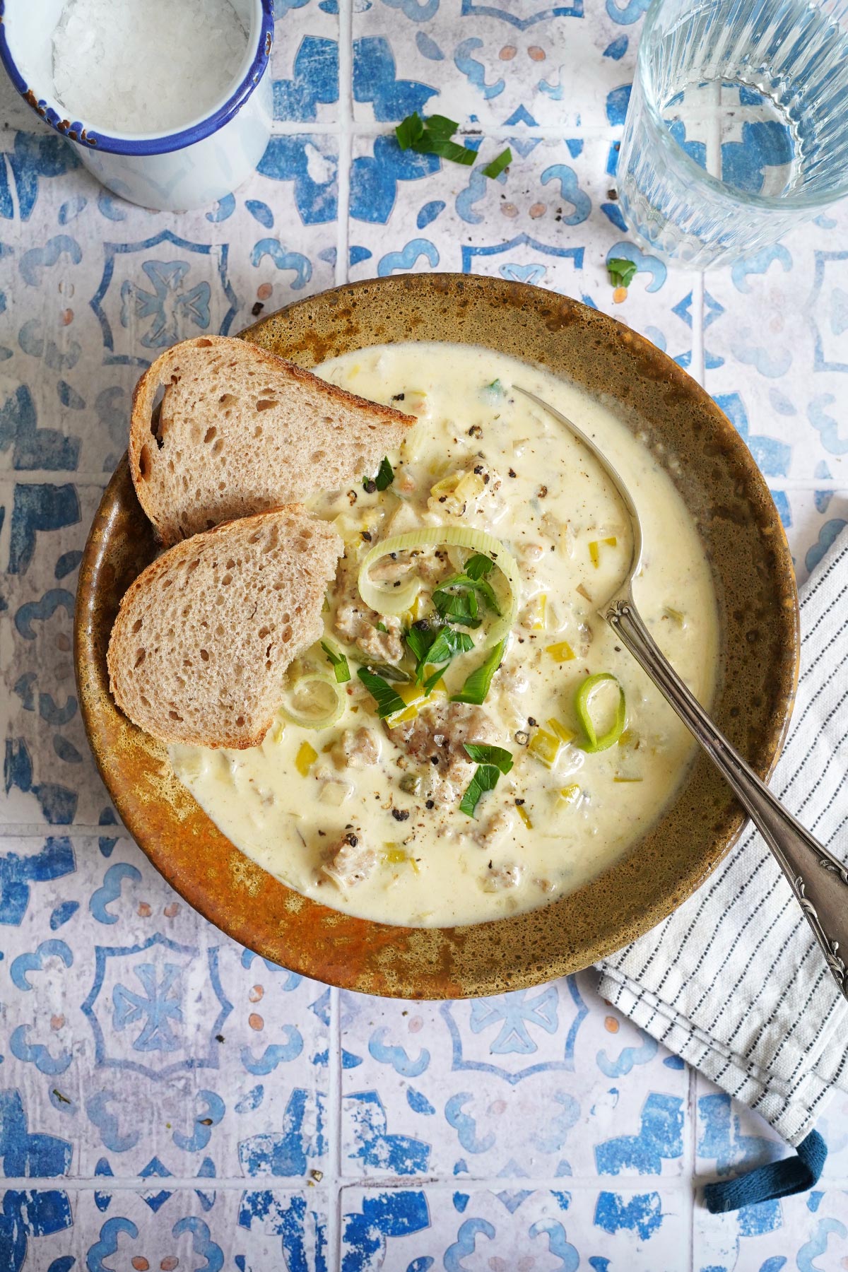 Käse &amp; Lauch Suppe (mit Bratwurst) | Bake to the roots