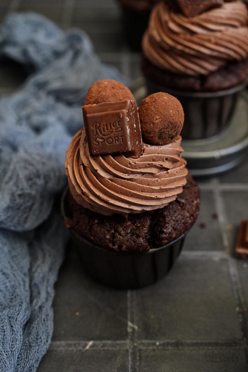 Vegan Salted Caramel Chocolate Cupcakes | Bake to the roots