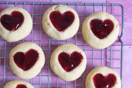 Herz Cookies mit Marmelade | Bake to the roots
