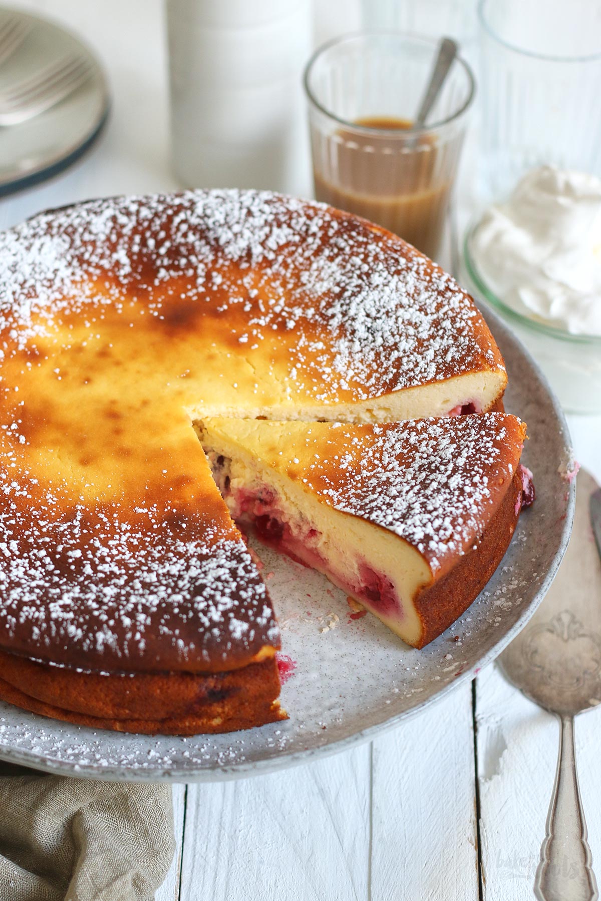 Einfacher Quark Kuchen mit Kirschen | Bake to the roots