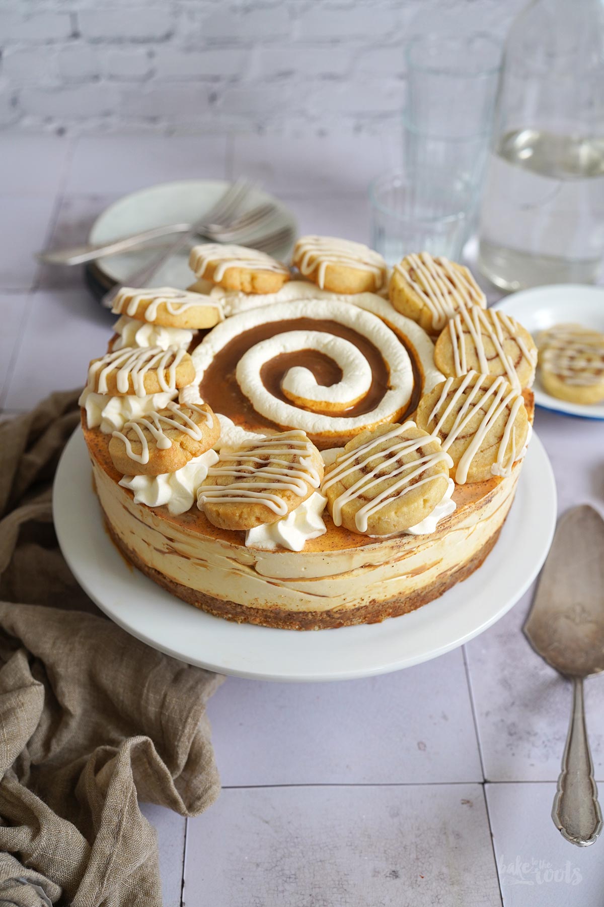 No-Bake Cinnamon Roll Cheesecake | Bake to the roots