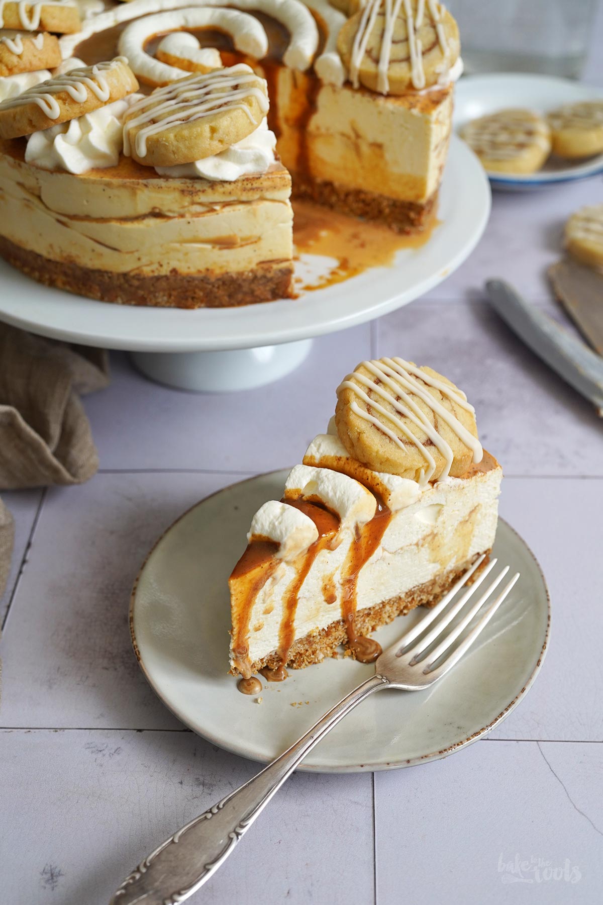 No-Bake Cinnamon Roll Cheesecake | Bake to the roots