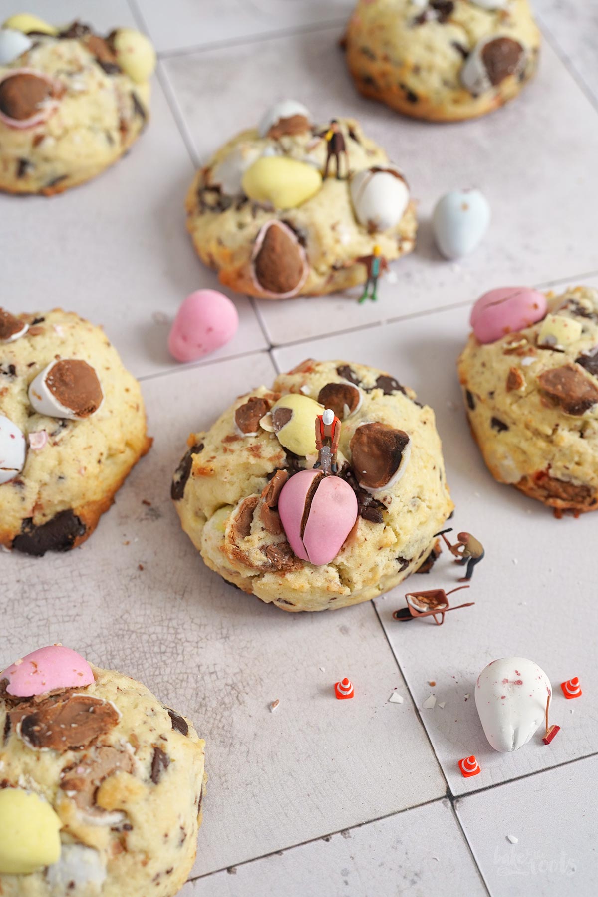 Chunky Easter Egg Chocolate Chip Cookies | Bake to the roots