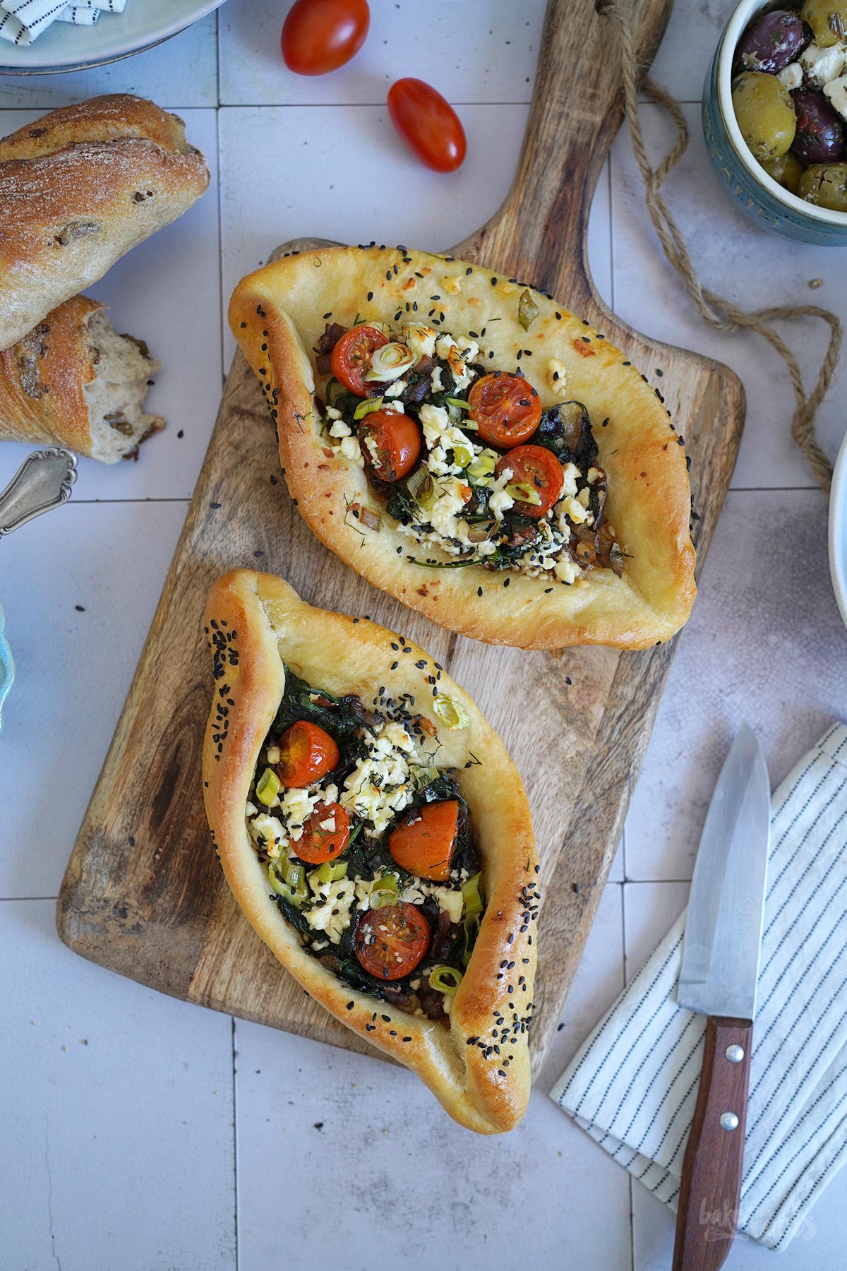 Pide mit Spinat, Tomaten &amp; Feta | Bake to the roots