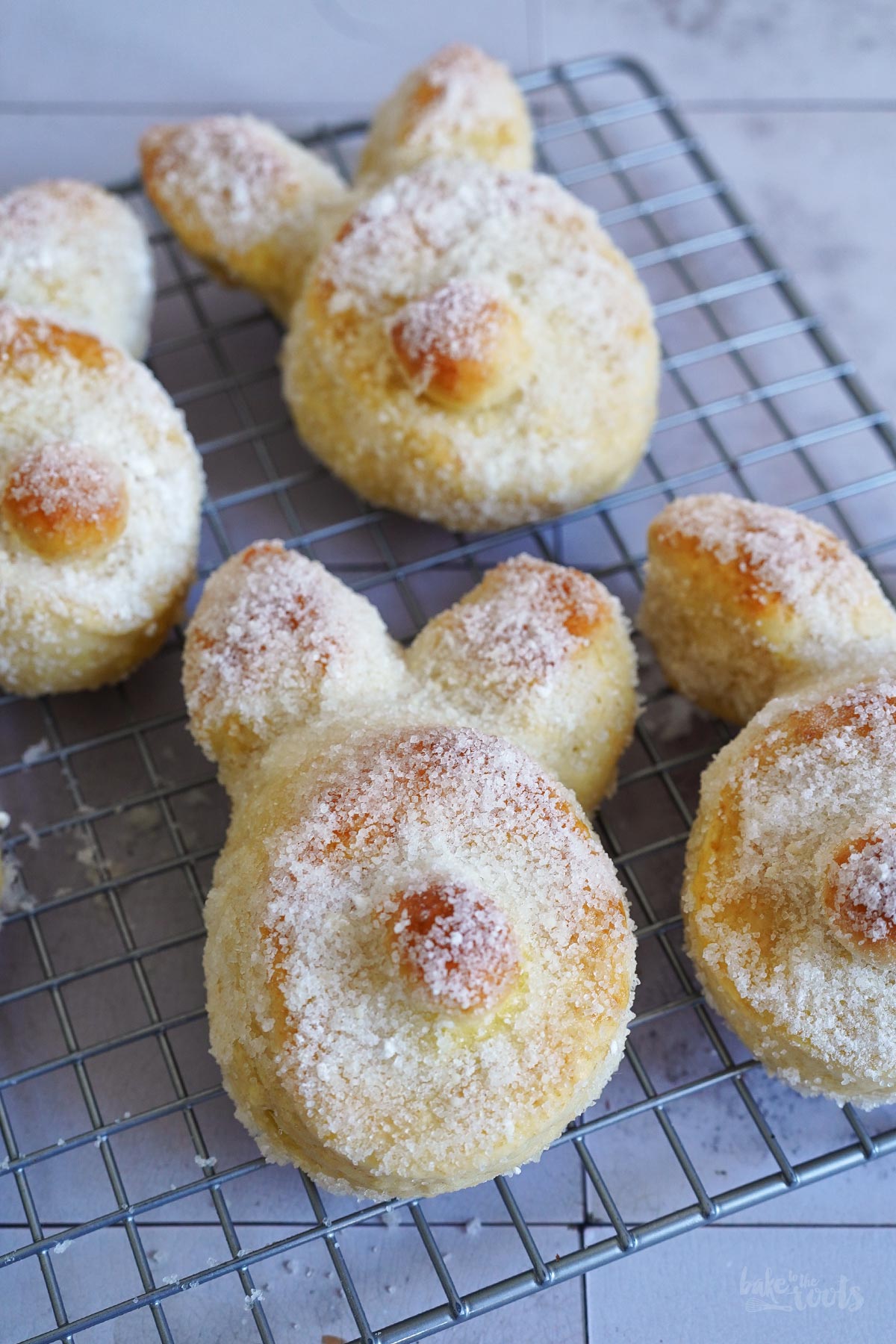Fluffy Easter Bunnies (with Quark-Oil-Dough) | Bake to the roots