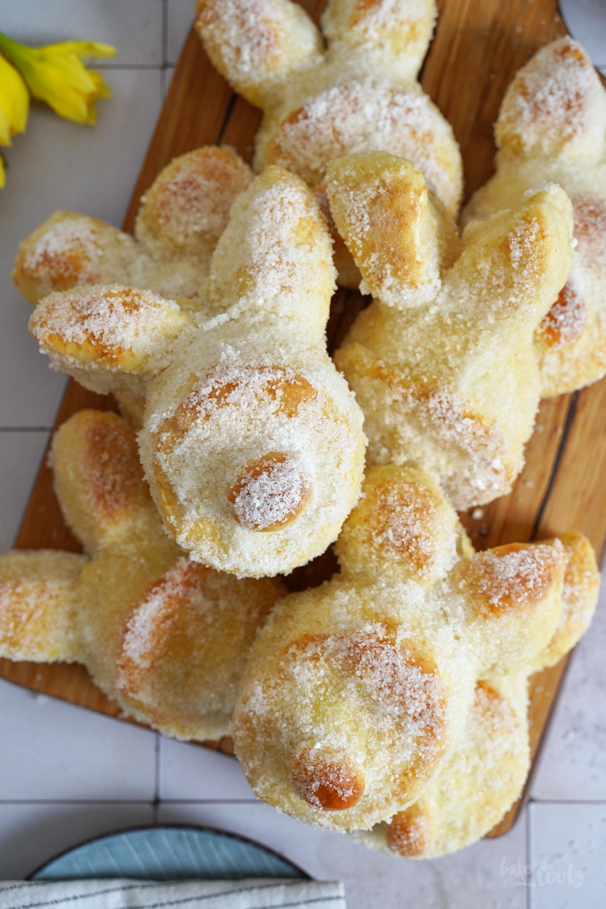Fluffy Easter Bunnies (with Quark-Oil-Dough) | Bake to the roots