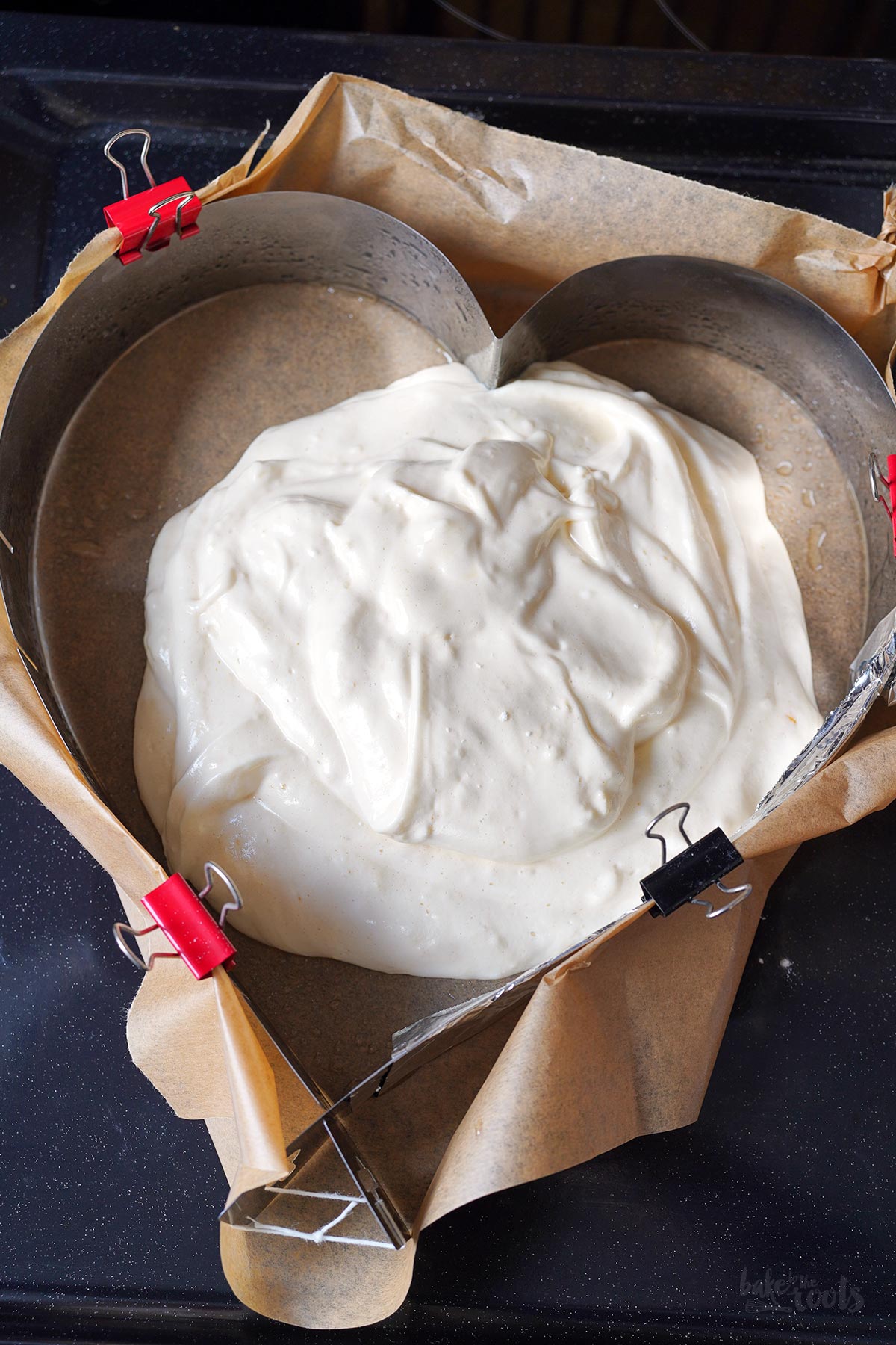 Herz Käsesahnetorte mit Erdbeeren | Bake to the roots | Bake to the roots