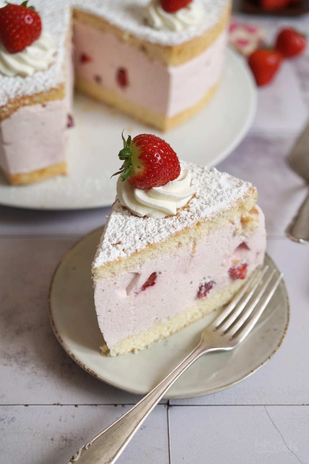 Heart Strawberry Cheesecake (German Käsesahnetorte) | Bake to the roots