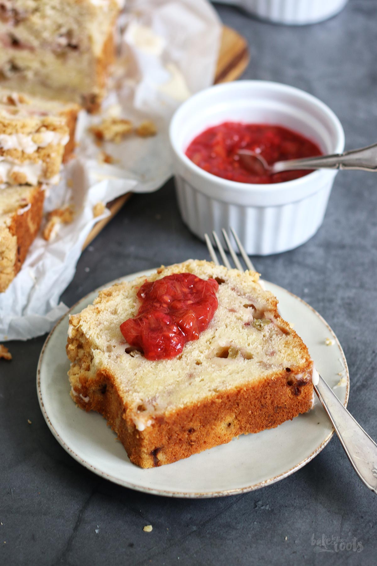 Rhabarber Streusel Kastenkuchen | Bake to the roots