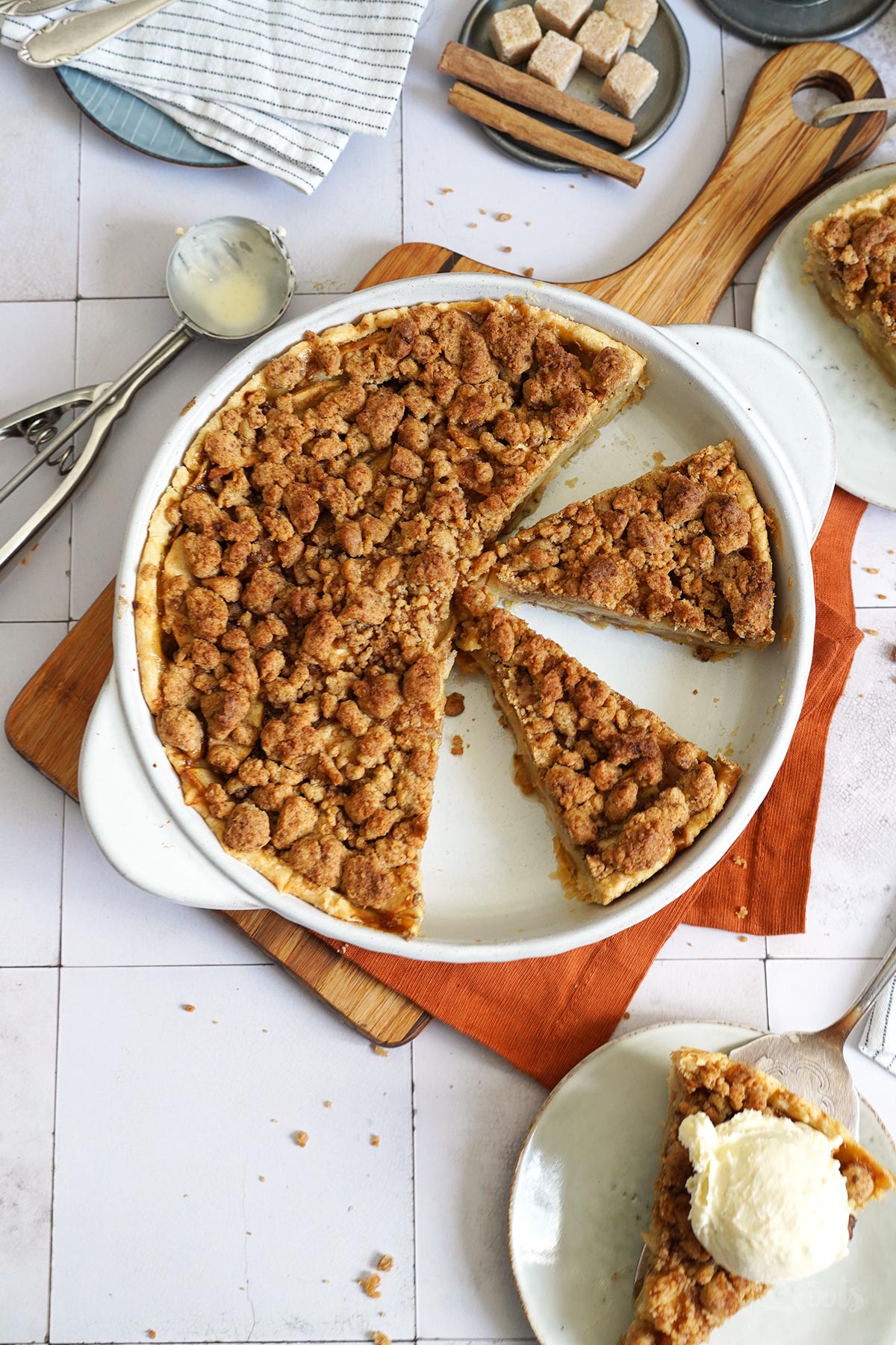Dutch Apple Pie (with Crumb Topping) | Bake to the roots