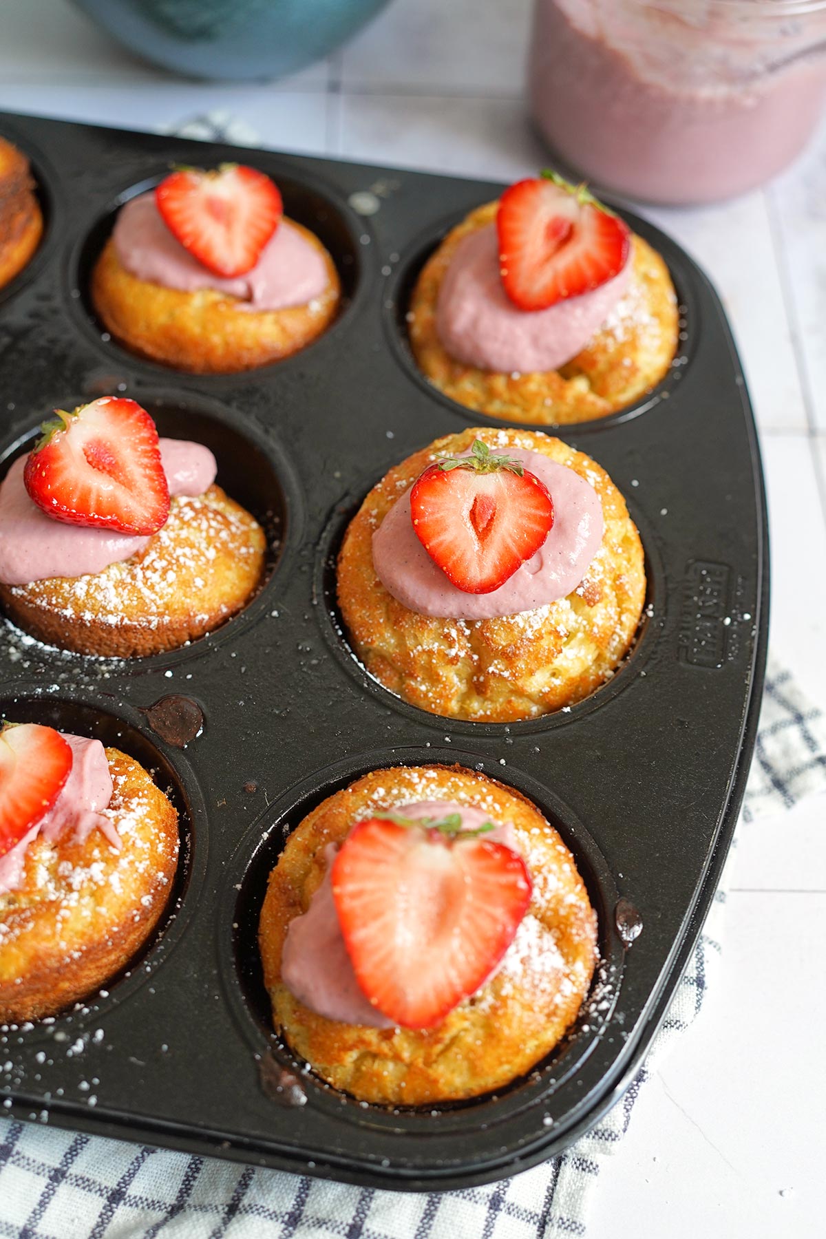 Popovers mit Rhabarber Curd & Erdbeeren | Bake to the roots