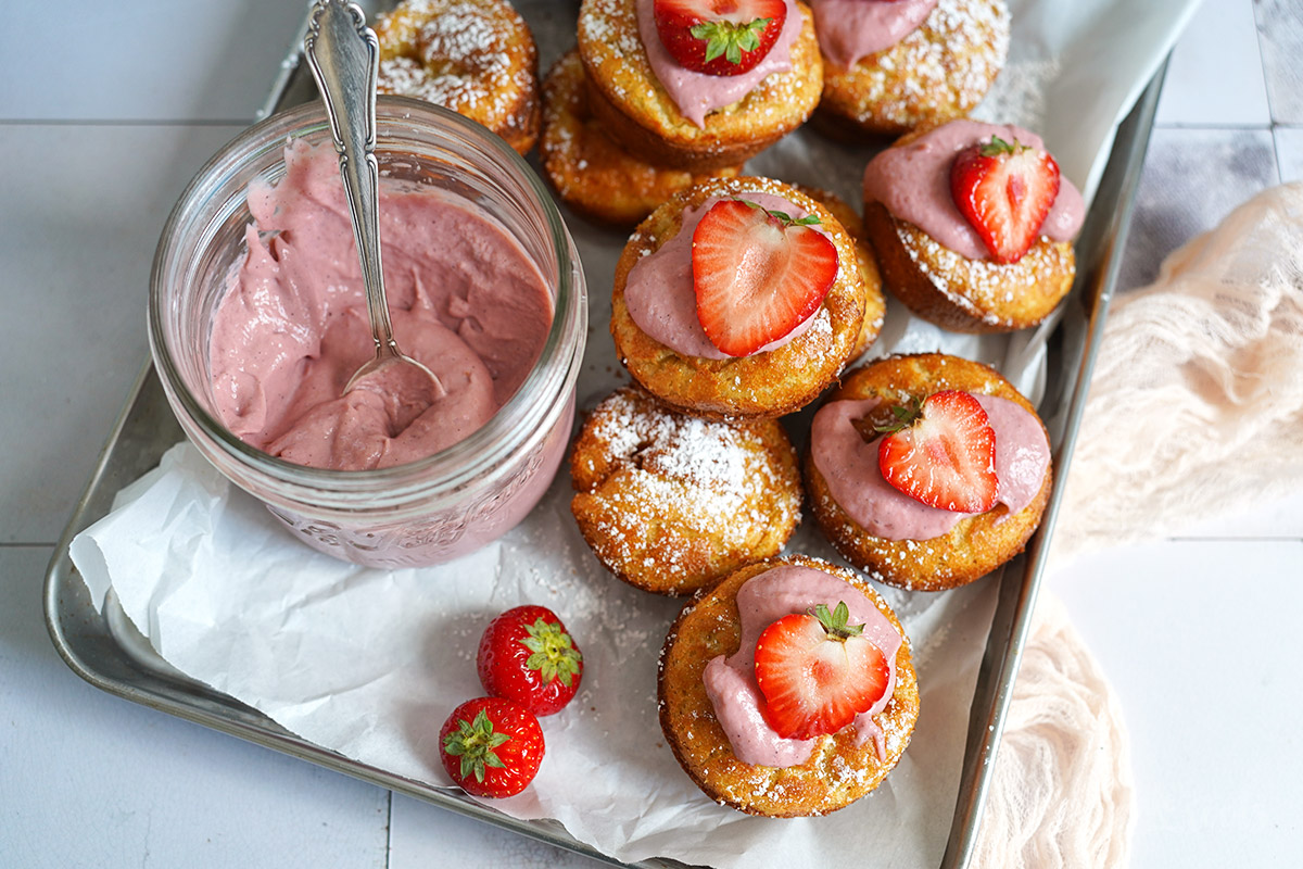 Popovers mit Rhabarber Curd & Erdbeeren | Bake to the roots