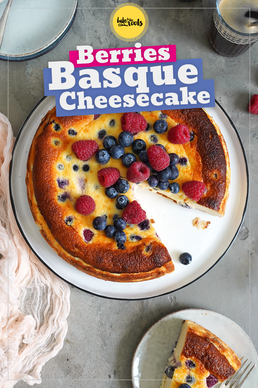 Baskischer Käsekuchen mit Blaubeeren & Himbeeren | Bake to the roots