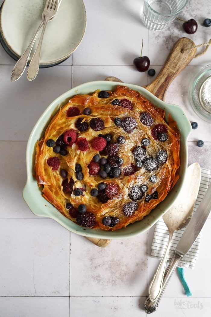Filoteig Milch Tarte mit Beeren | Bake to the roots
