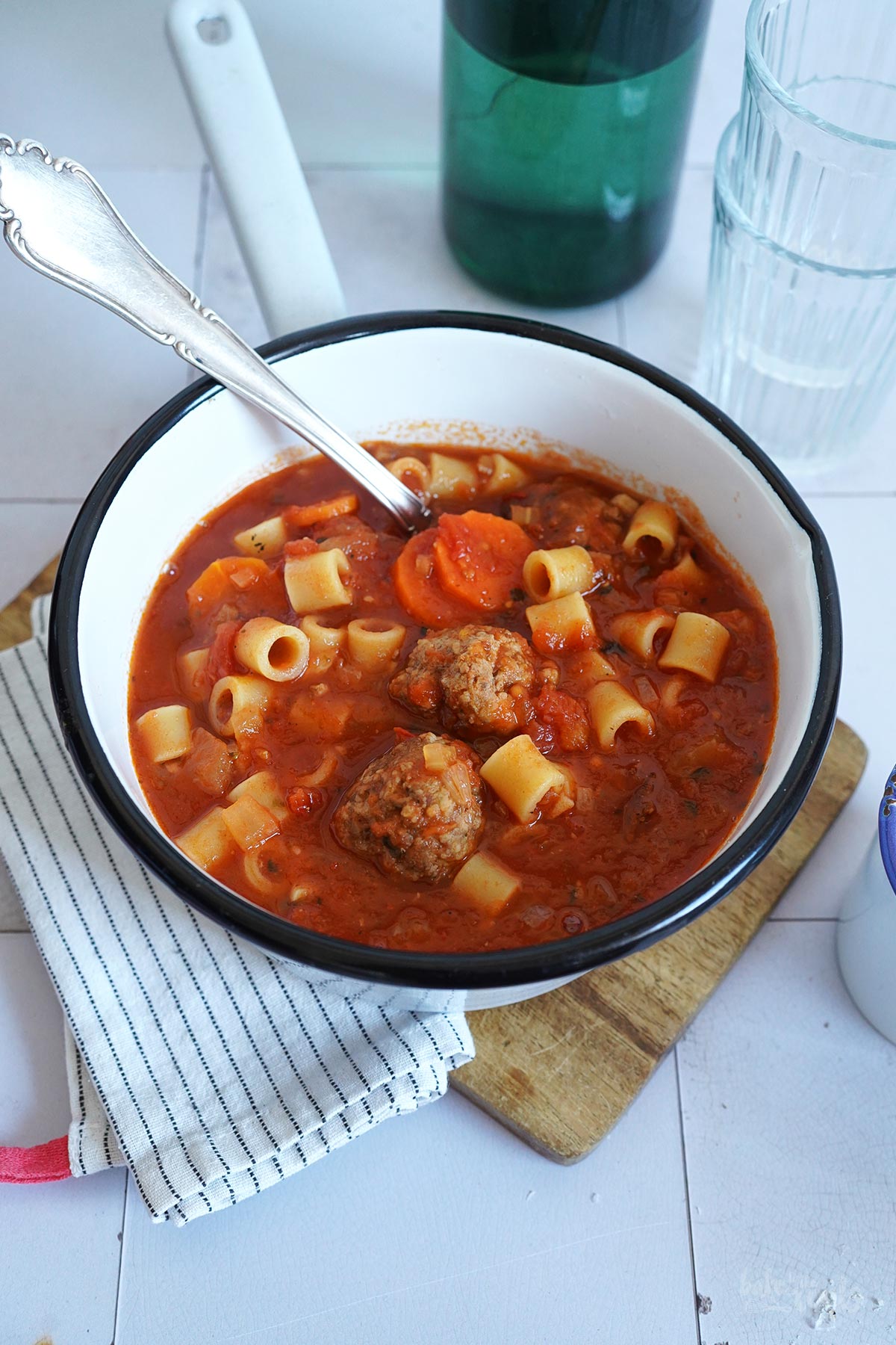 Pasta & Meatballs Tomatensuppe | Bake to the roots