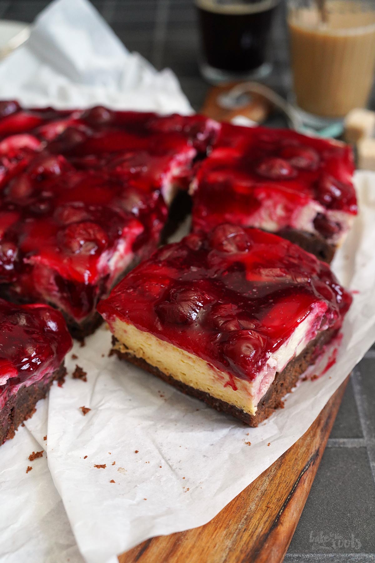 Kirschen Cheesecake Brownies | Bake to the roots