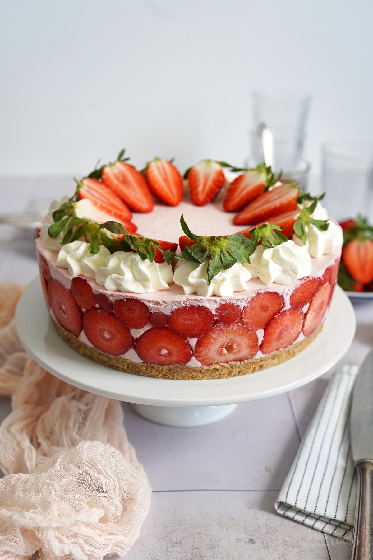 No-Bake Strawberry Cheesecake | Bake to the roots