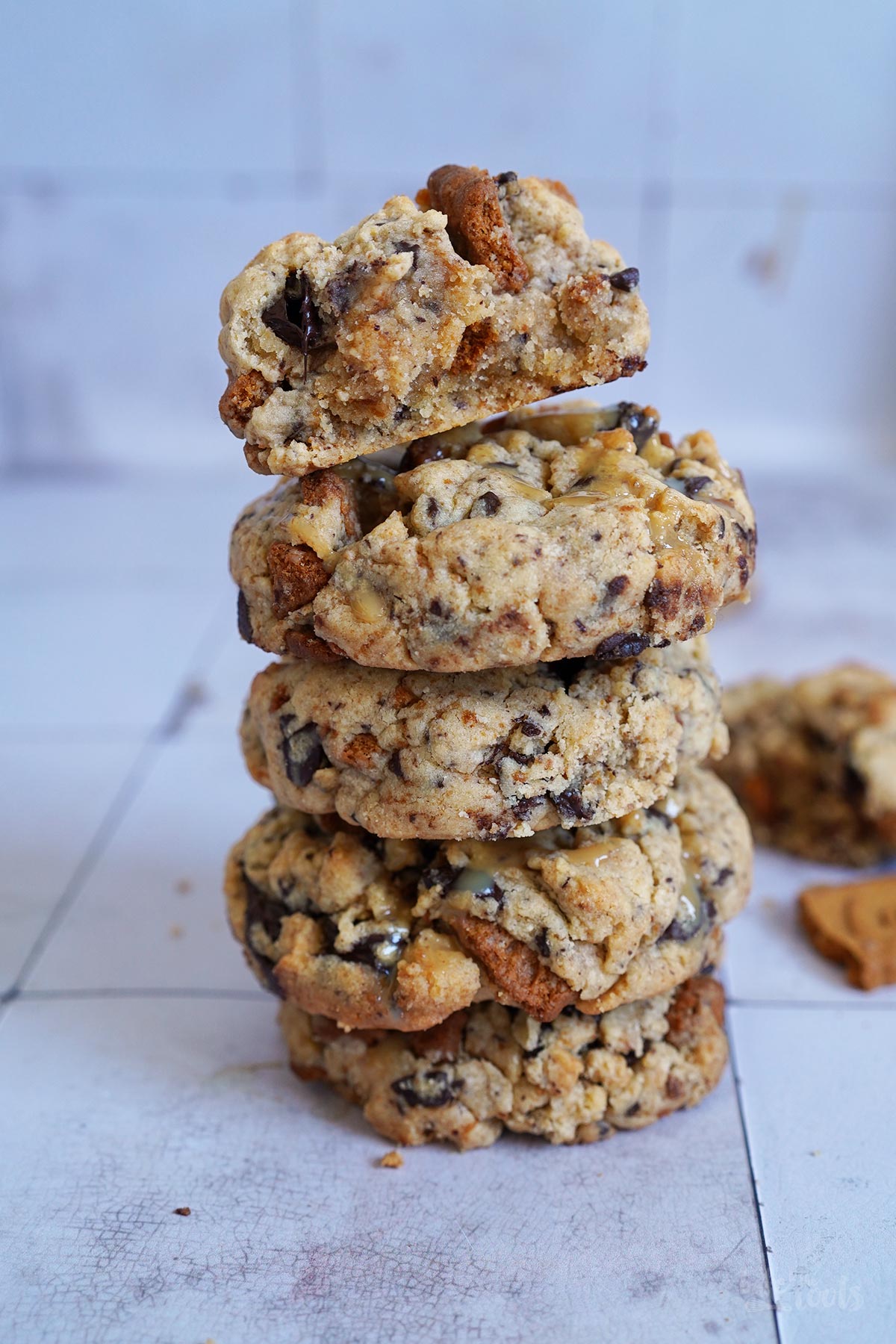 Hazelnut Biscoff Chocolate Chip Cookies | Bake to the roots