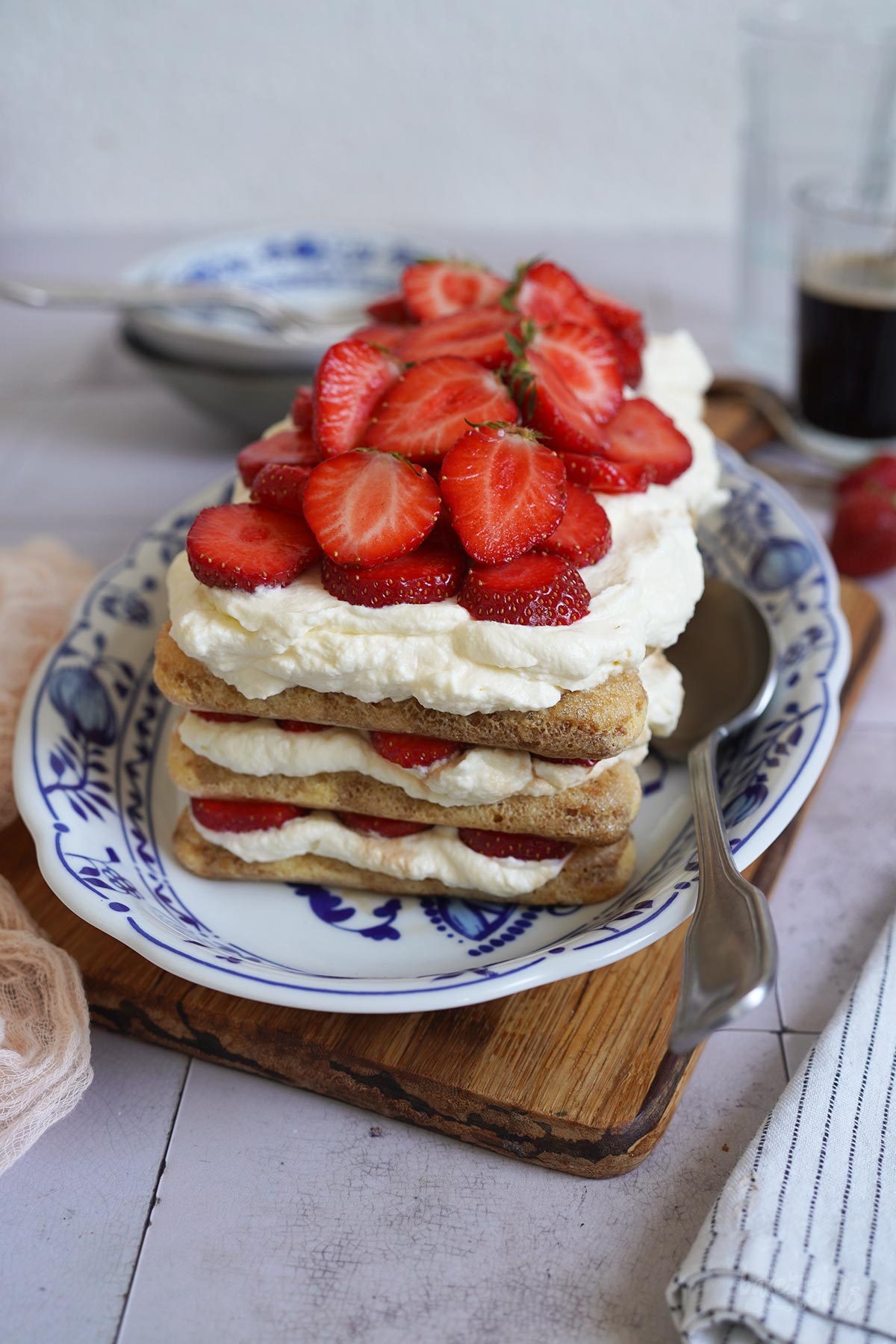 Einfaches Erdbeeren Tiramisu | Bake to the roots
