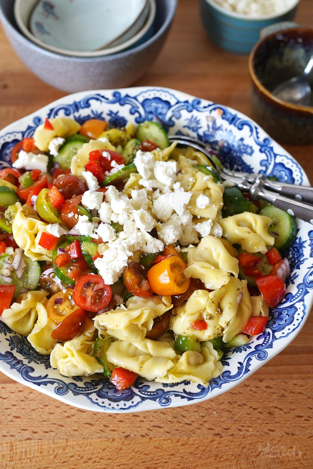Mediterraner Tortellini Pasta Salat | Bake to the roots
