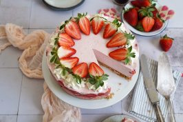No-Bake Strawberry Cheesecake | Bake to the roots