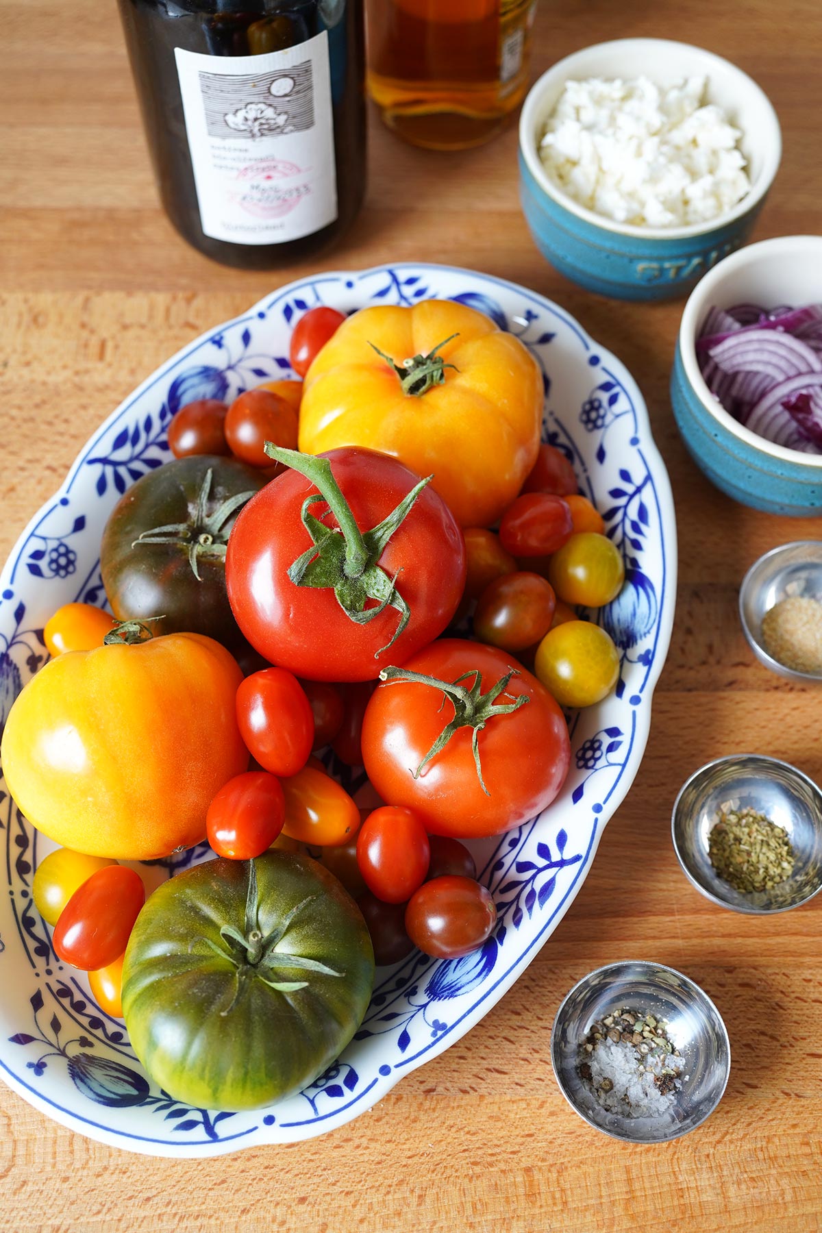 Bunter Tomatensalat (mit Feta) | Bake to the roots