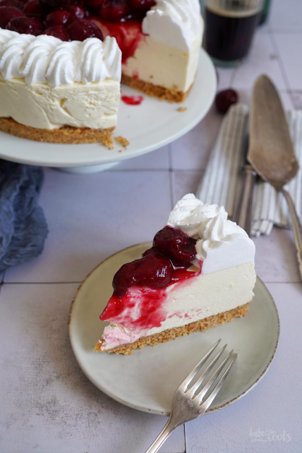 No-Bake Cheesecake mit Kirschtopping | Bake to the roots