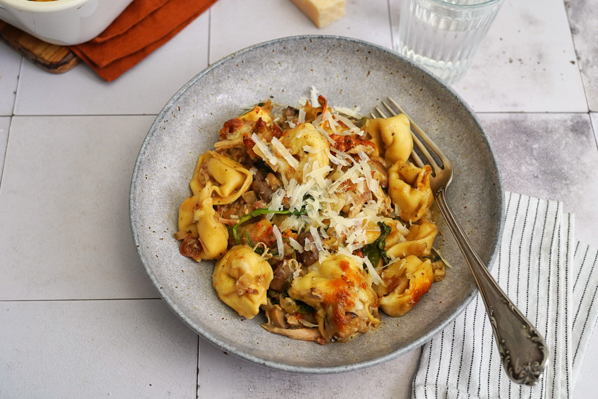 Tortellini Auflauf (mit Hühnchen & Spinat) | Bake to the roots