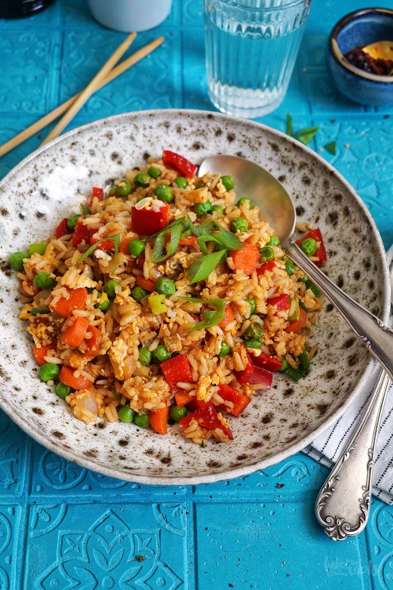 Einfacher Fried Rice mit Eiern & Gemüse | Bake to the roots