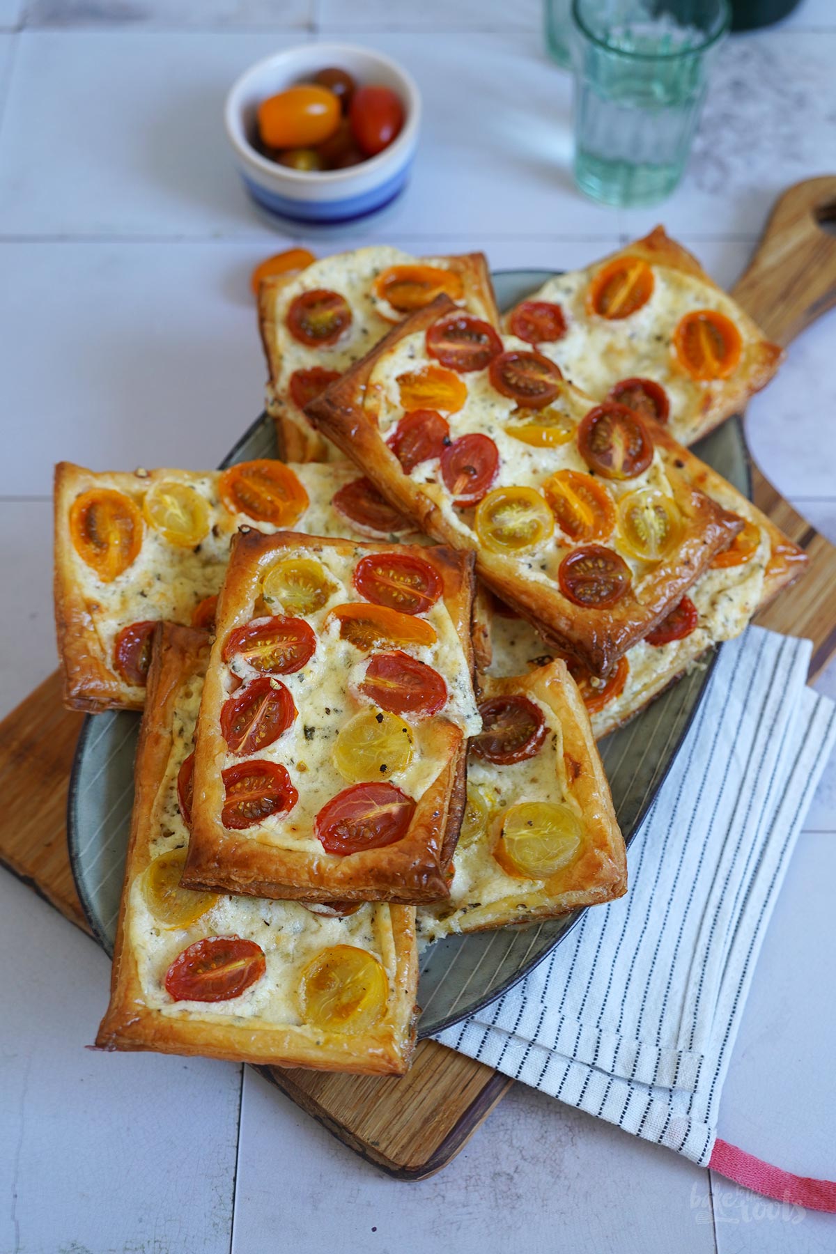 Tartelettes mit Tomaten & Frischkäse | Bake to the roots