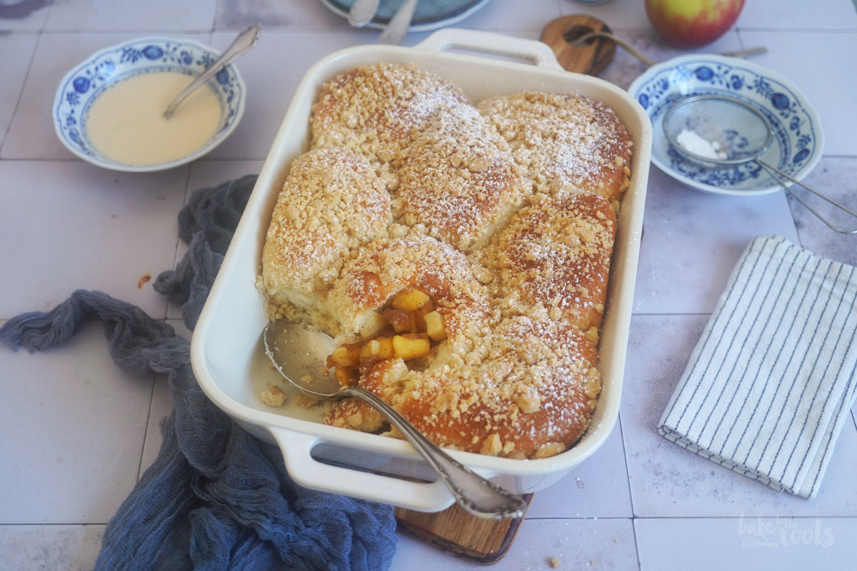 Apple Pie Buchteln mit Streuseln | Bake to the roots