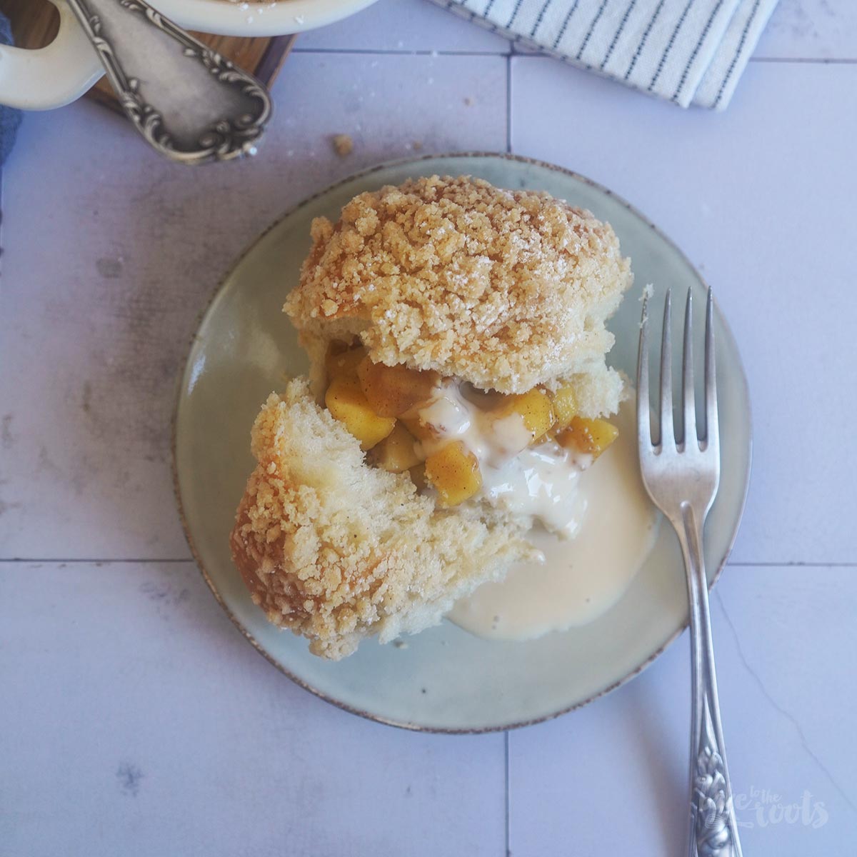 Apple Pie Buchteln mit Streuseln | Bake to the roots