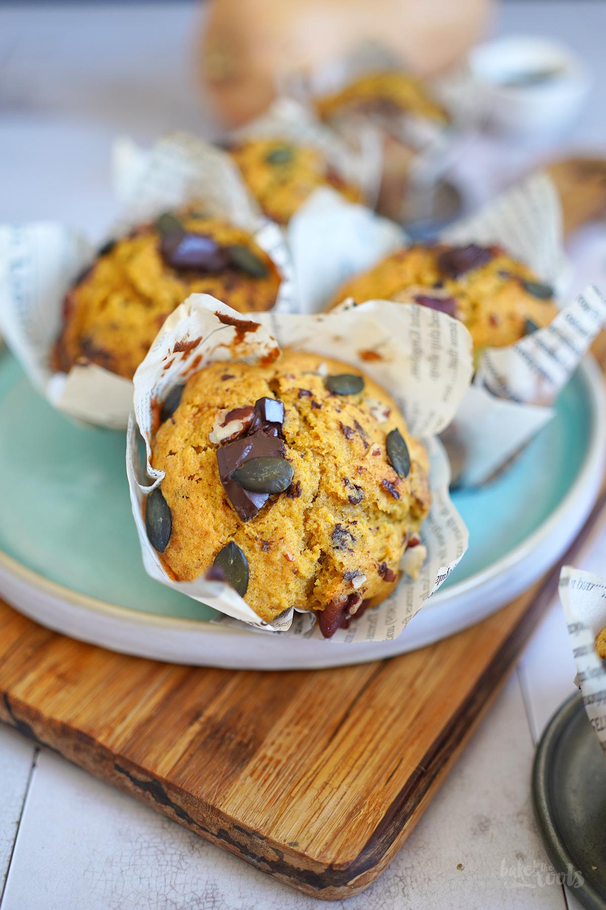Einfache Muffins mit Kürbis, Schokolade & Pekannüssen | Bake to the roots