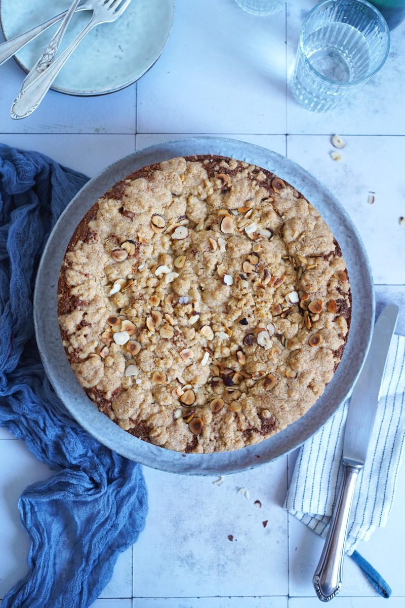 Einfacher Haselnuss &amp; Mandel Streuselkuchen | BTTR