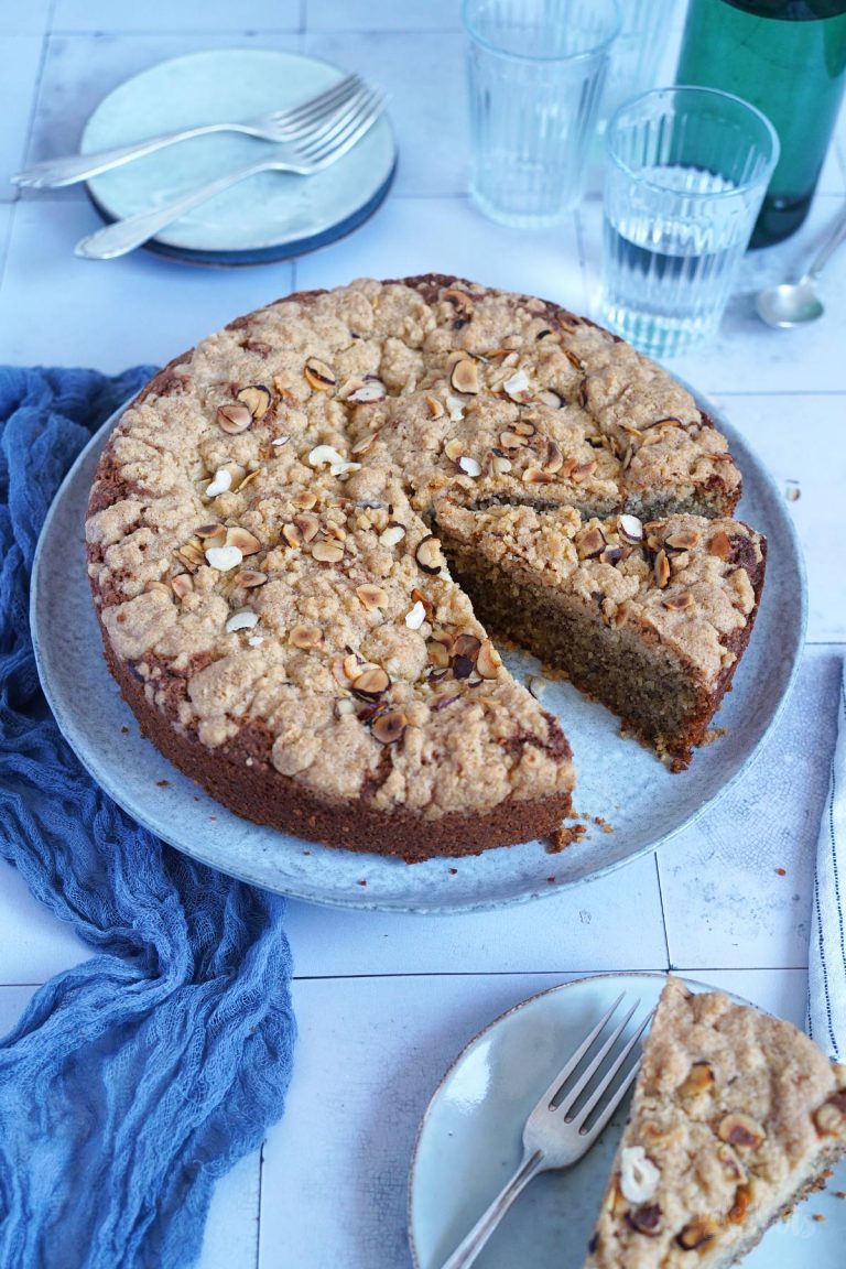Einfacher Haselnuss &amp; Mandel Streuselkuchen | BTTR