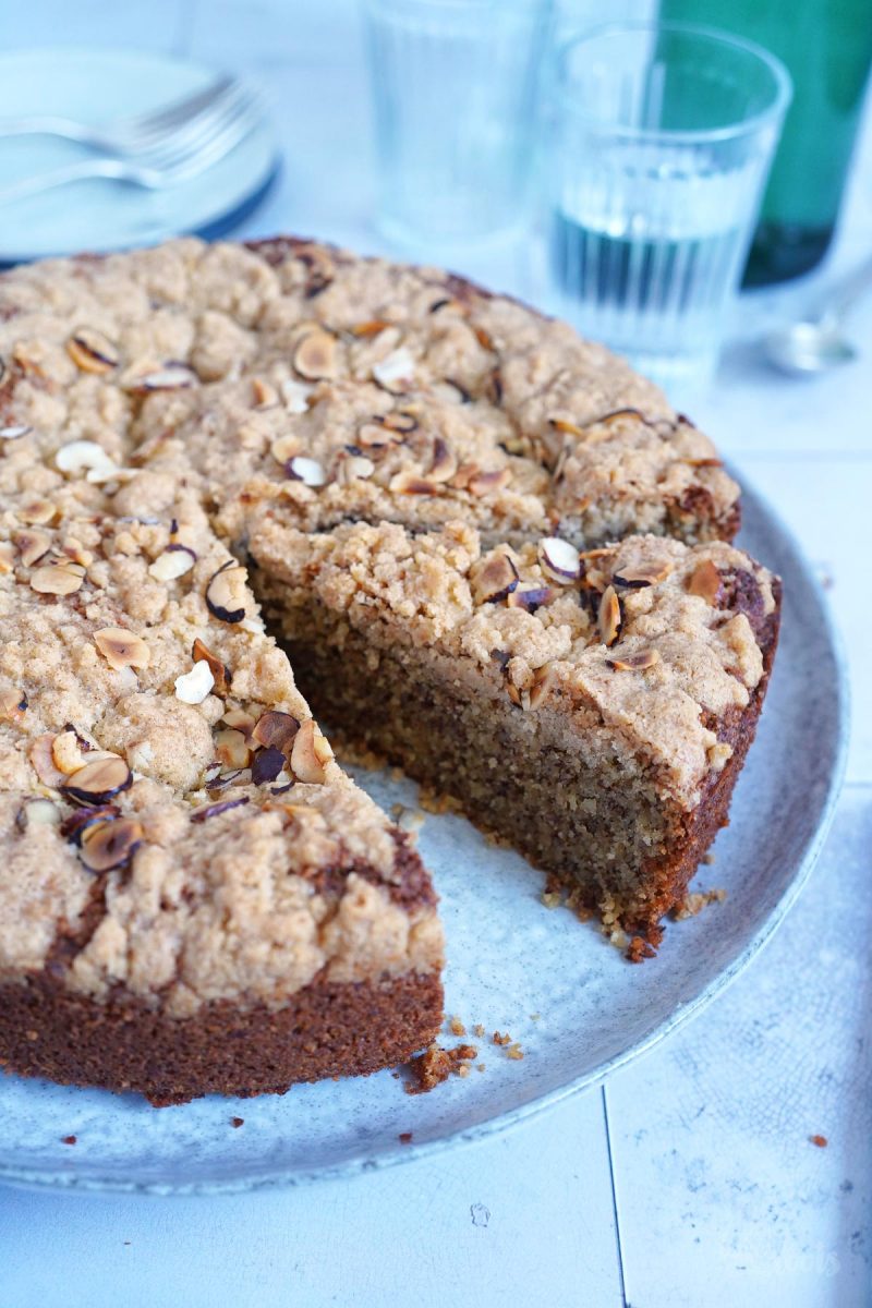 Einfacher Haselnuss & Mandel Streuselkuchen | BTTR Einfacher Haselnuss & Mandel Streuselkuchen | BTTR