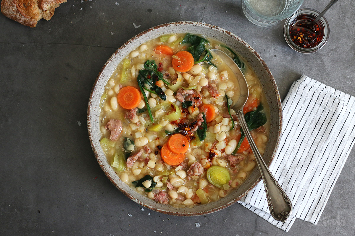 Eintopf mit weißen Bohnen & Salsiccia | Bake to the roots